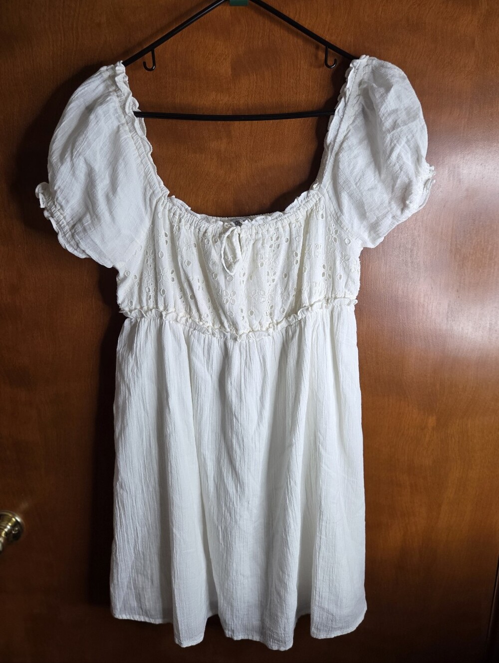 Arizona Jean Co. White Babydoll Mini Dress Size Med. Sweetheart Neckline W/ Eyel